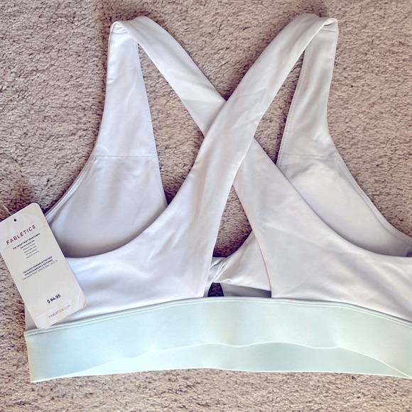 Brand New Fabletics work out set. Tags still attached. XL both top and bottom - Picture 5 of 6